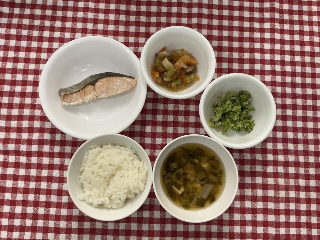 さけの塩焼き/豆腐ドーナツ